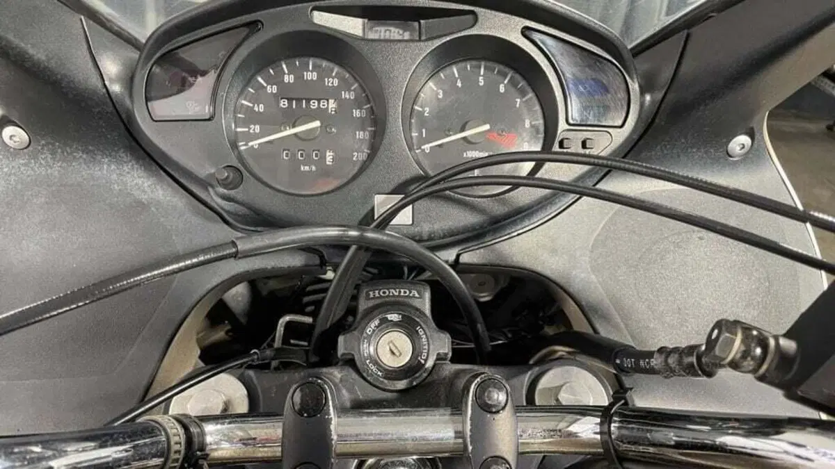 Honda Deauville 650 (1998 - 01) (7)