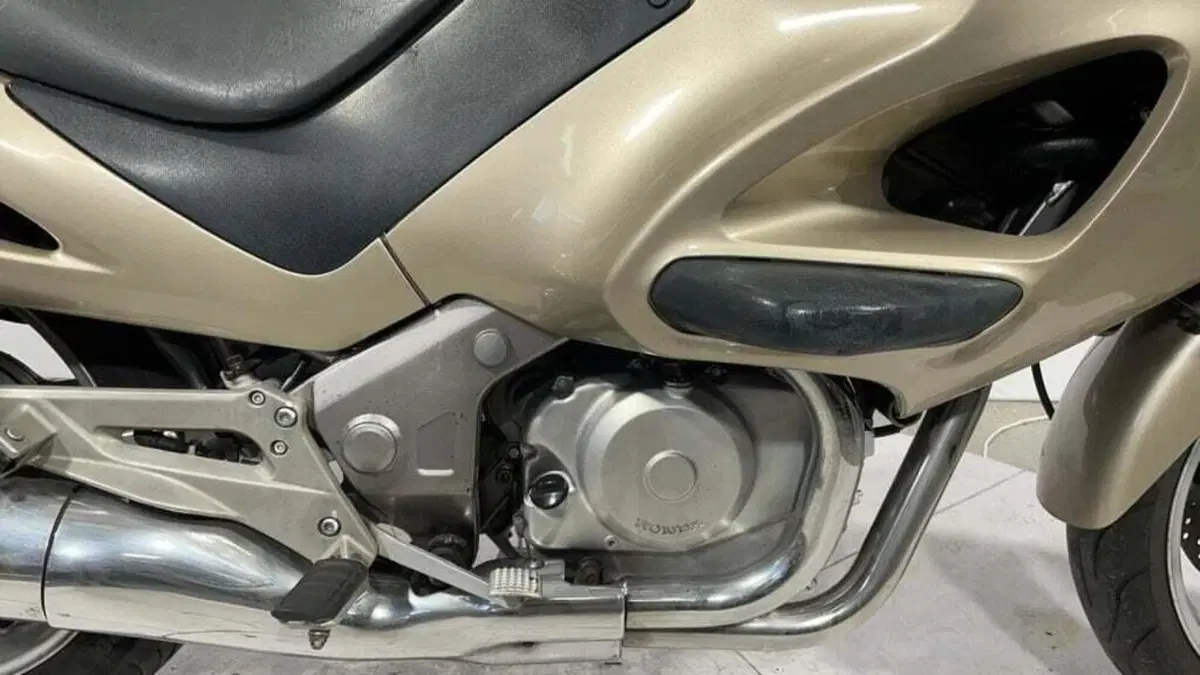 Honda Deauville 650 (1998 - 01) (10)