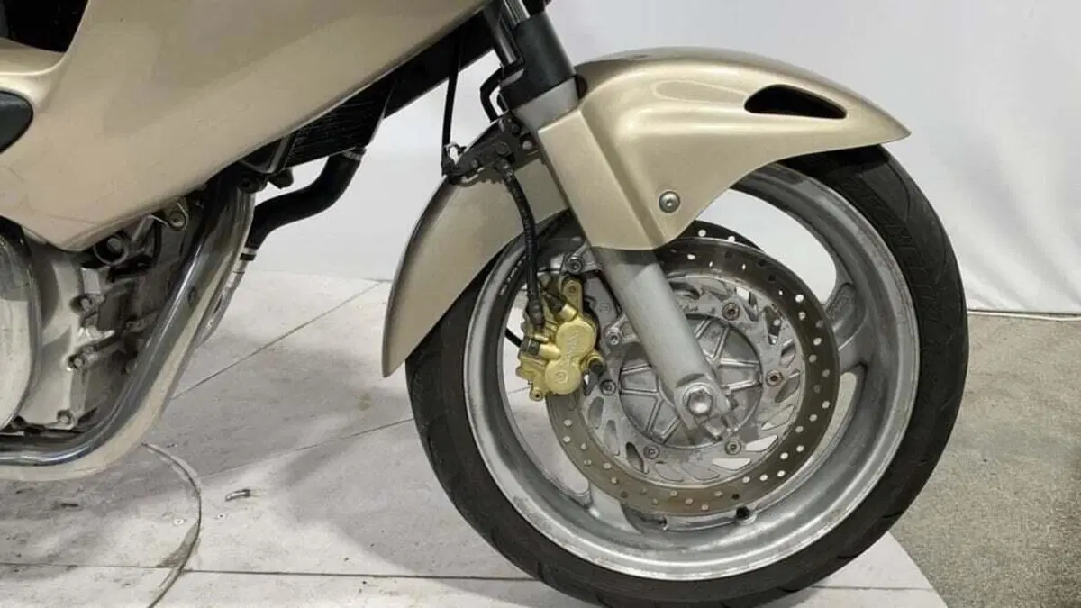 Honda Deauville 650 (1998 - 01) (11)