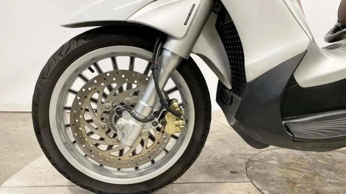 Piaggio Beverly 300 i.e. ABS-ASR (2016 - 20) (3)