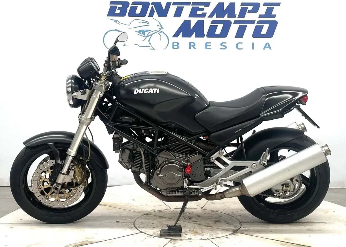 Ducati Monster 900 Dark (1999 - 02) (2)