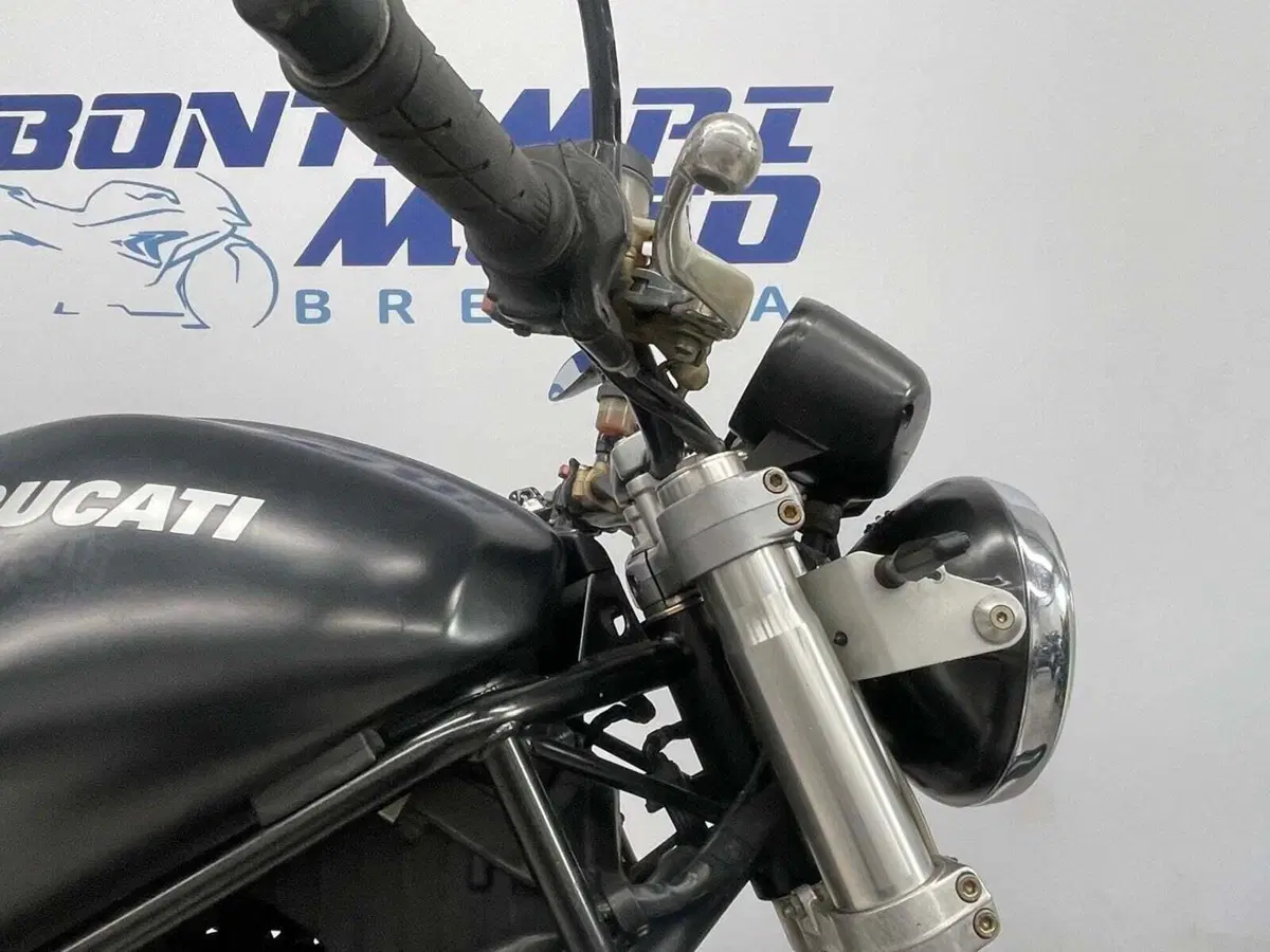 Ducati Monster 900 Dark (1999 - 02) (3)