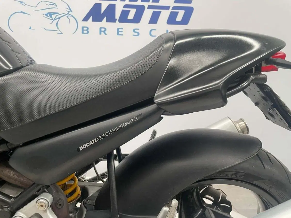Ducati Monster 900 Dark (1999 - 02) (12)
