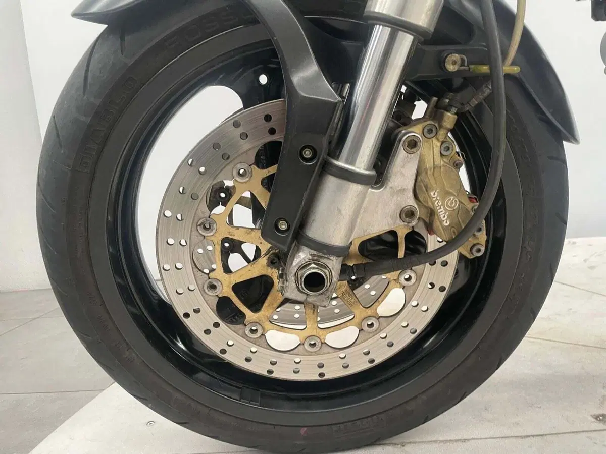 Ducati Monster 900 Dark (1999 - 02) (13)