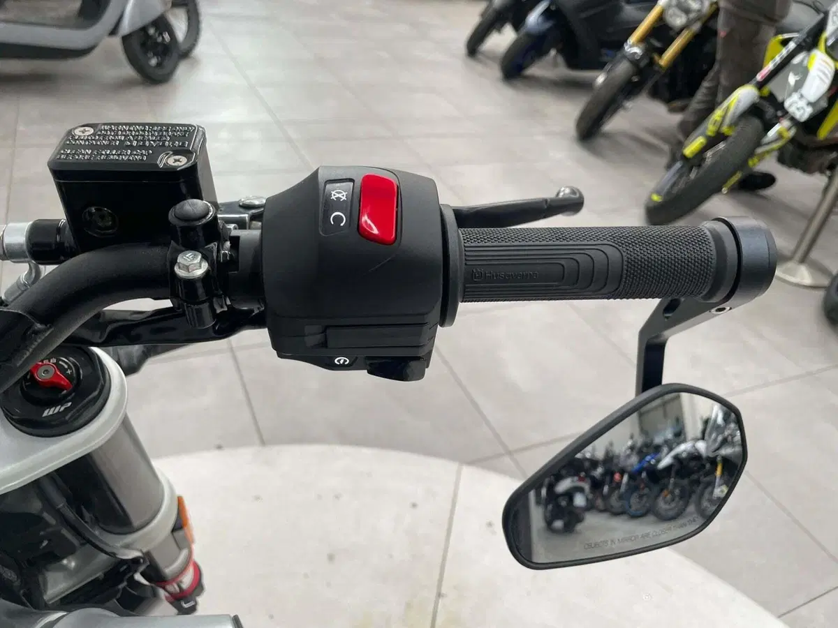 Husqvarna Vitpilen 401 (2020) (11)