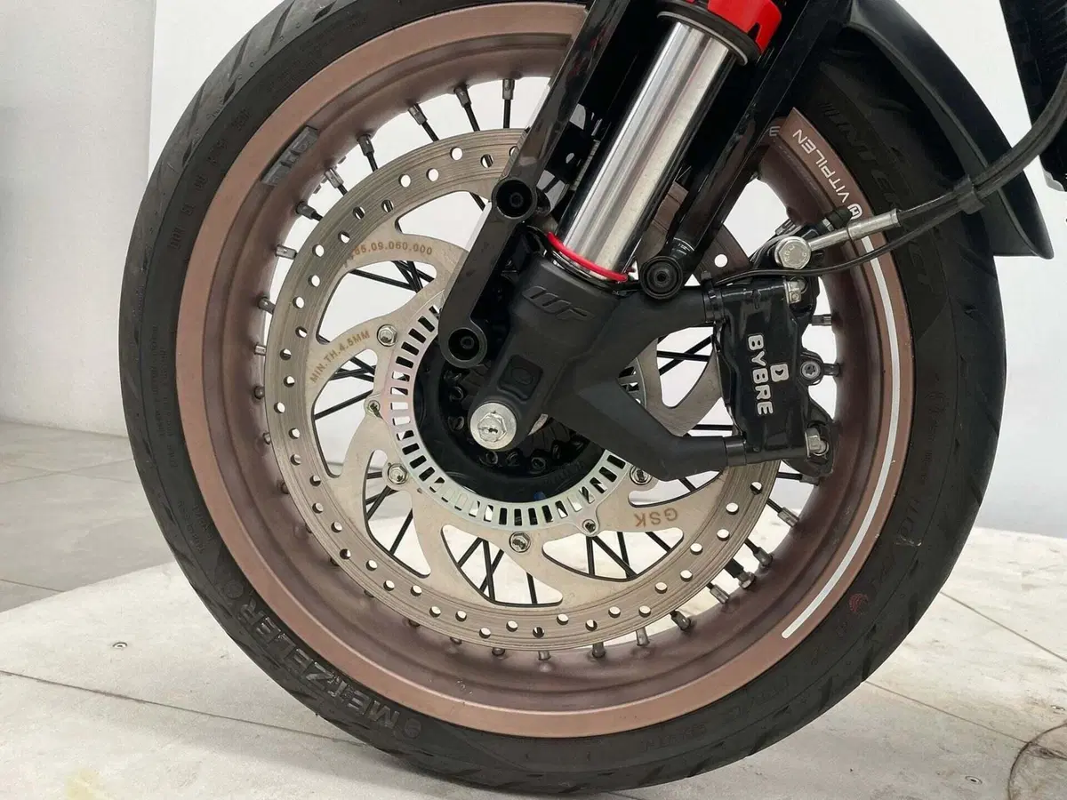 Husqvarna Vitpilen 401 (2020) (13)