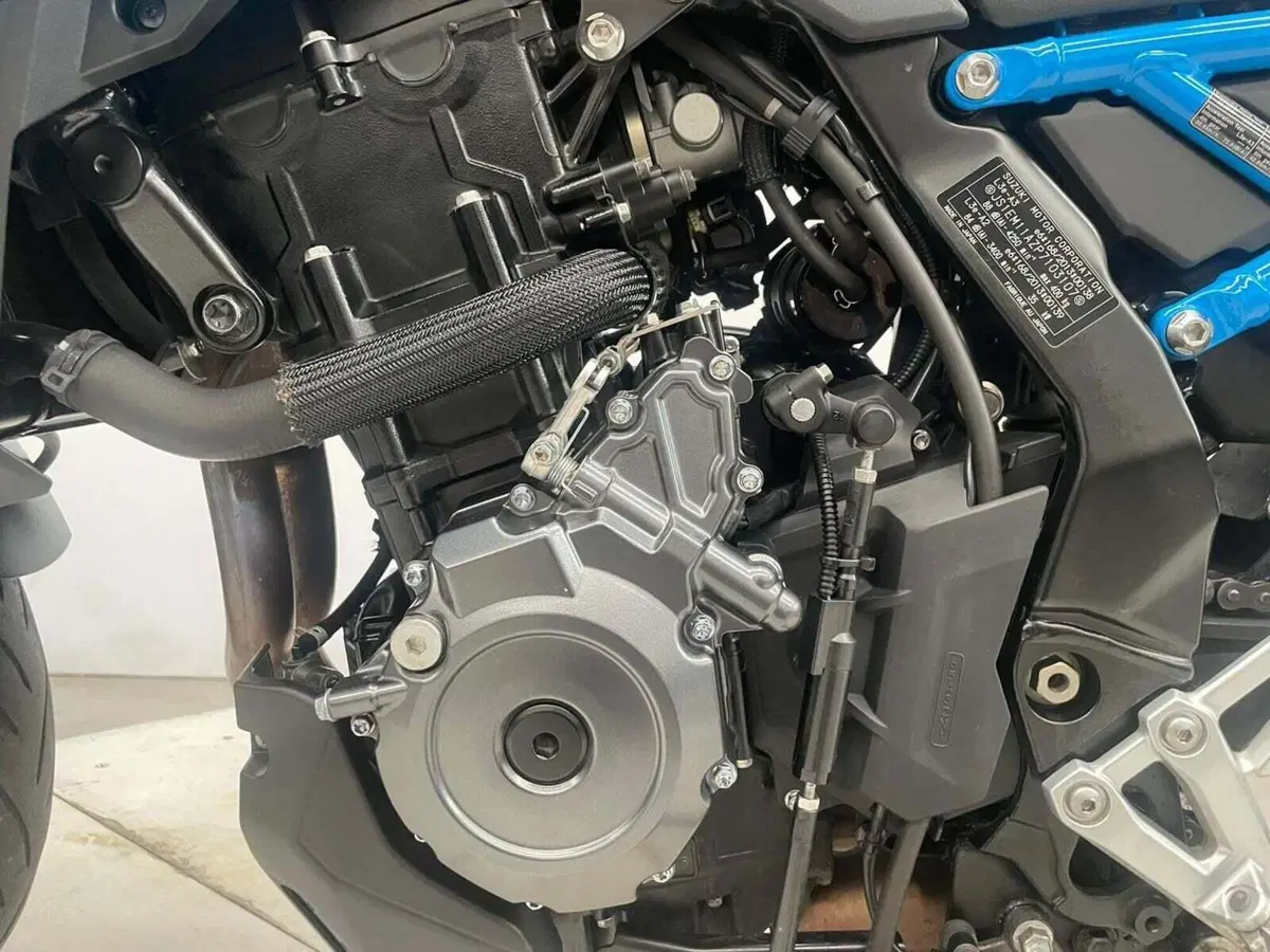 Suzuki GSX-8S (2023 - 24) (14)