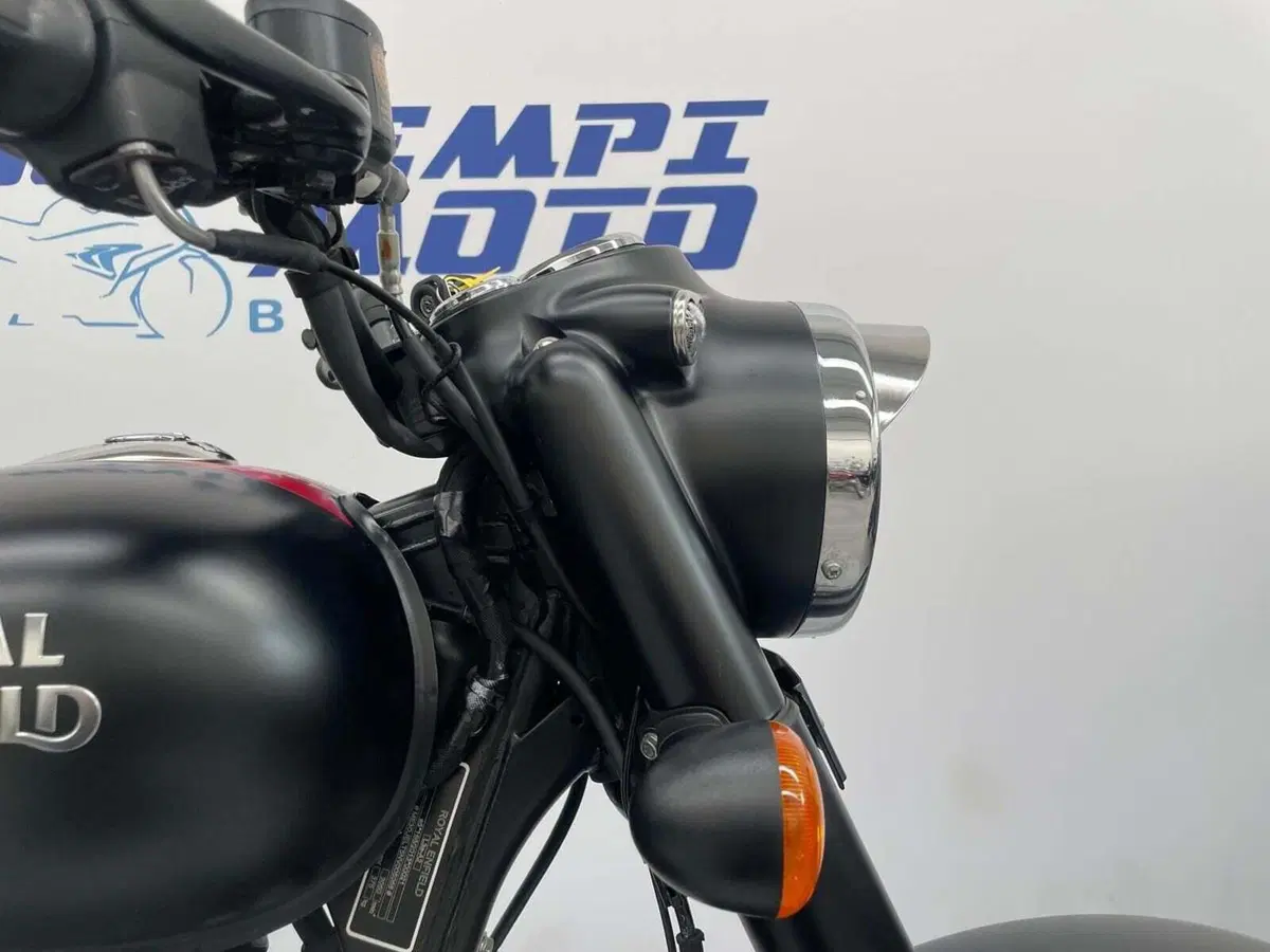 Royal Enfield Classic 350 (2021 - 26) (3)
