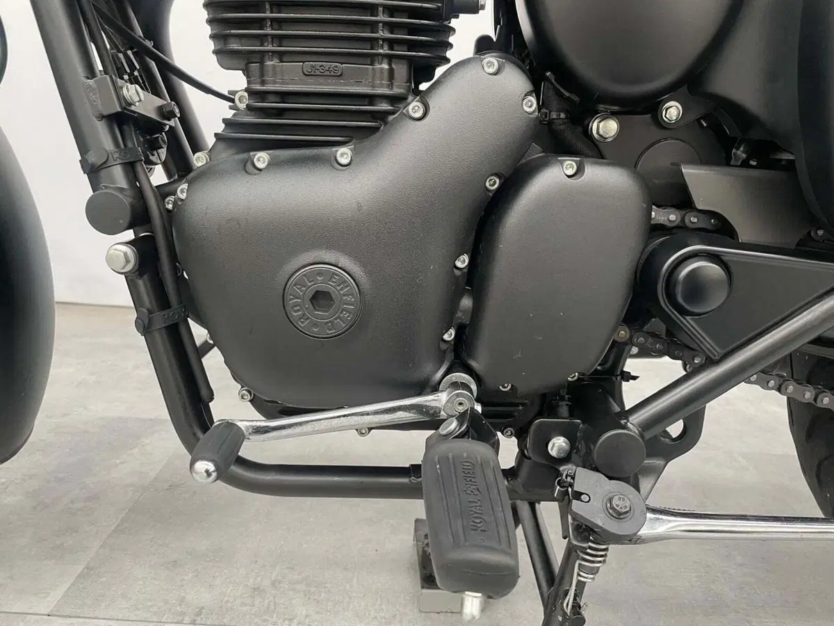 Royal Enfield Classic 350 (2021 - 26) (11)