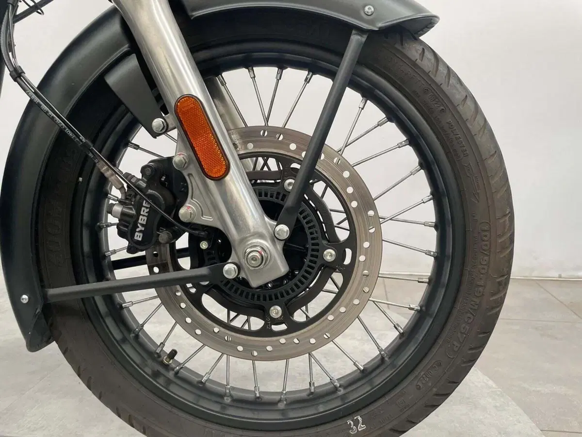 Royal Enfield Classic 350 (2021 - 26) (14)