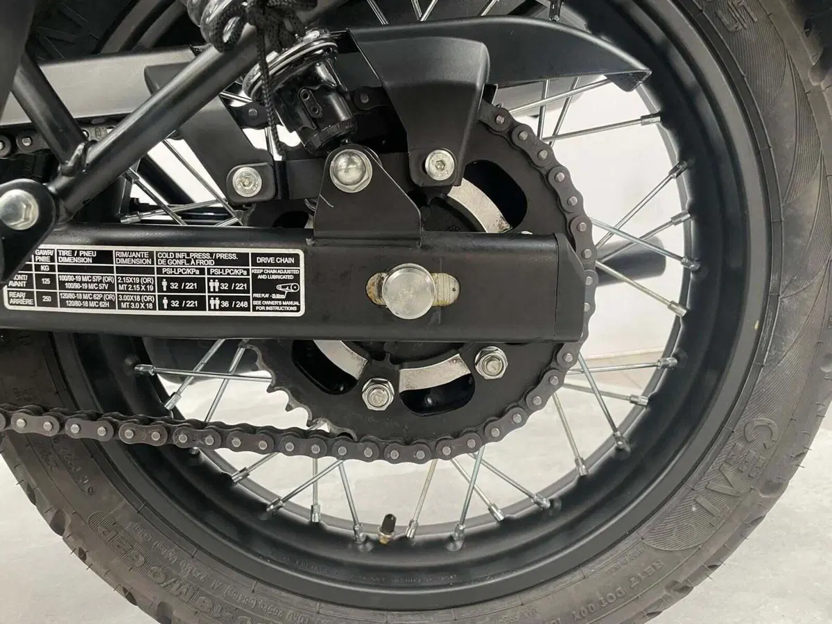 Royal Enfield Classic 350 (2021 - 26) (18)