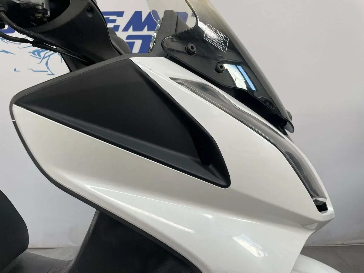 Kymco Downtown 300i (2009 - 17) (2)