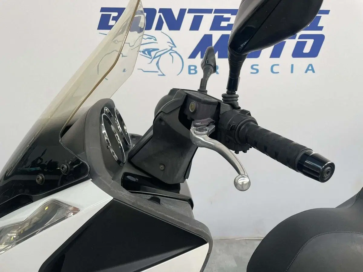 Kymco Downtown 300i (2009 - 17) (5)