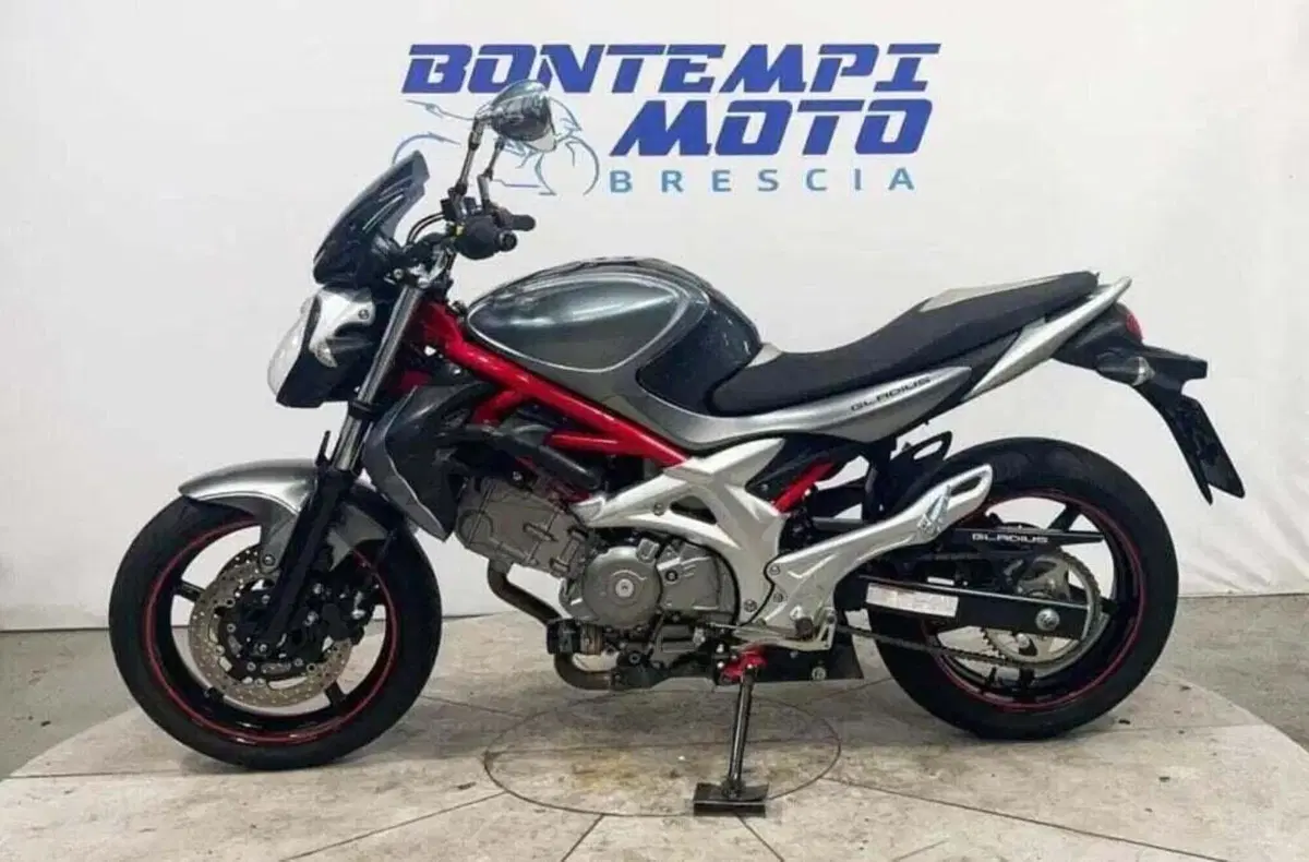 Suzuki Gladius 650 SFV ABS (2009 - 15) (2)