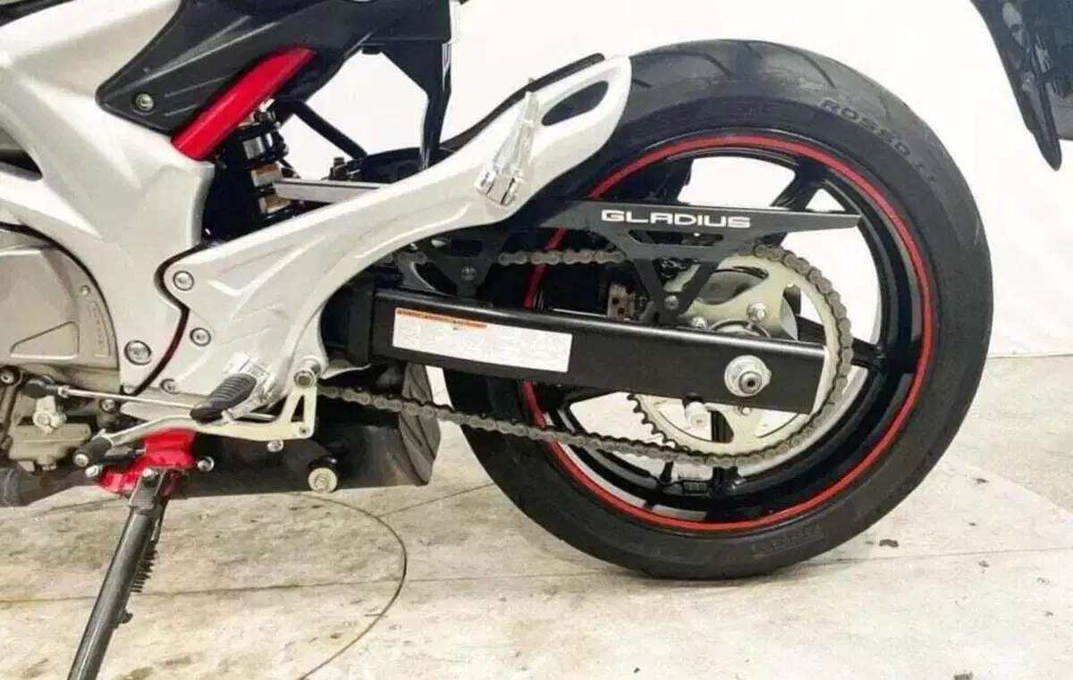 Suzuki Gladius 650 SFV ABS (2009 - 15) (3)
