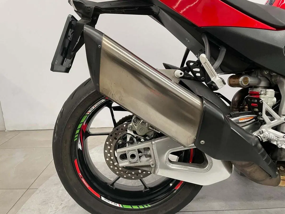 Aprilia Tuono V4 (2021 - 24) (14)