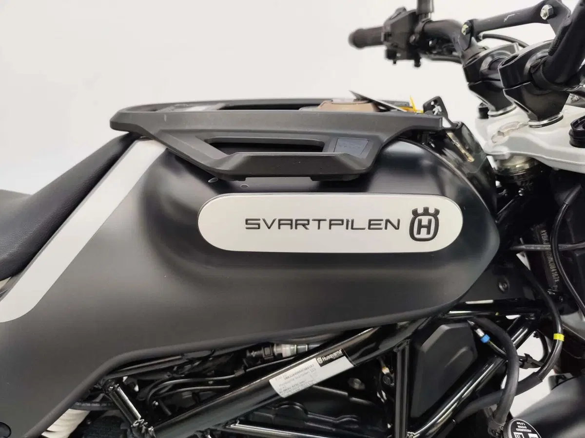 Husqvarna Svartpilen 125 (2021 - 23) (4)