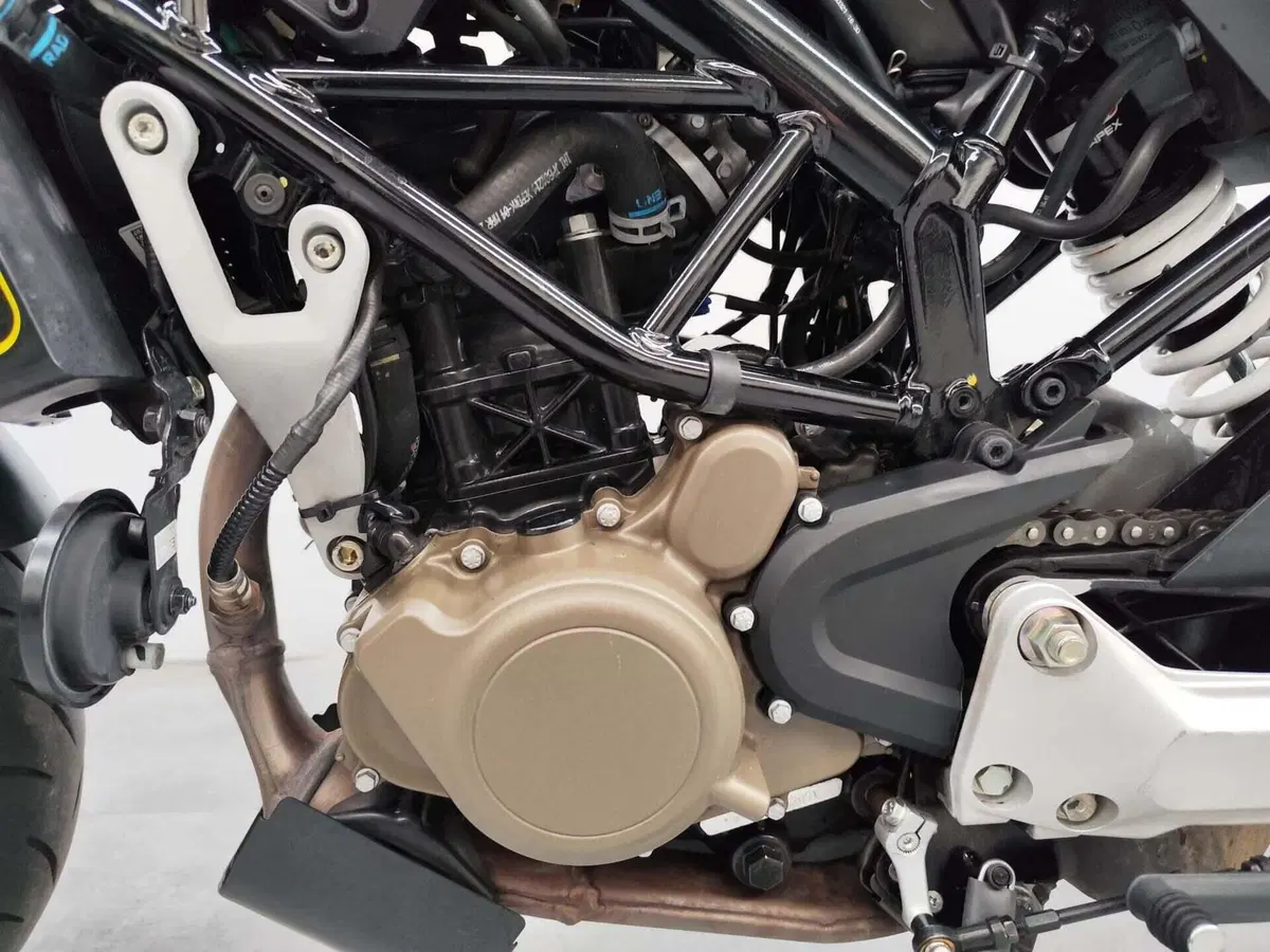 Husqvarna Svartpilen 125 (2021 - 23) (6)