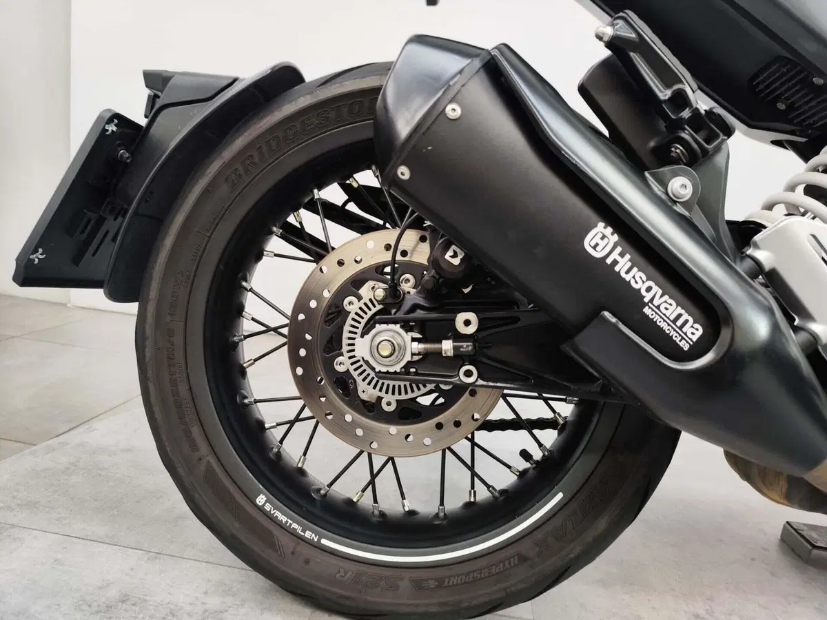 Husqvarna Svartpilen 125 (2021 - 23) (12)