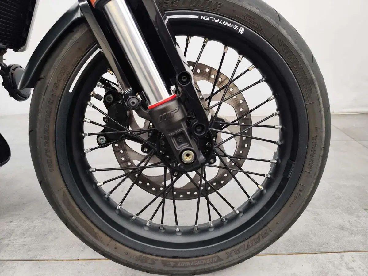 Husqvarna Svartpilen 125 (2021 - 23) (14)