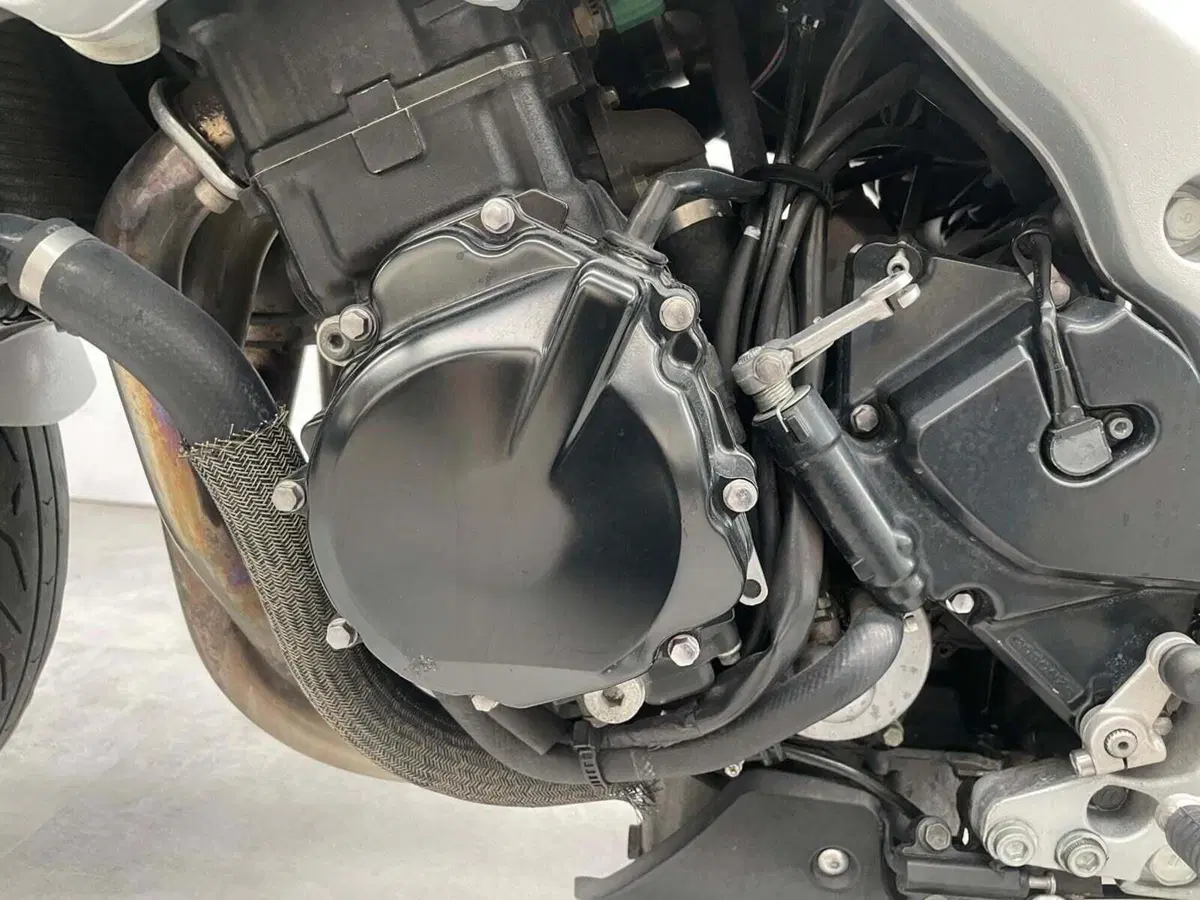 Suzuki GSR 600 (2006 - 11) (7)
