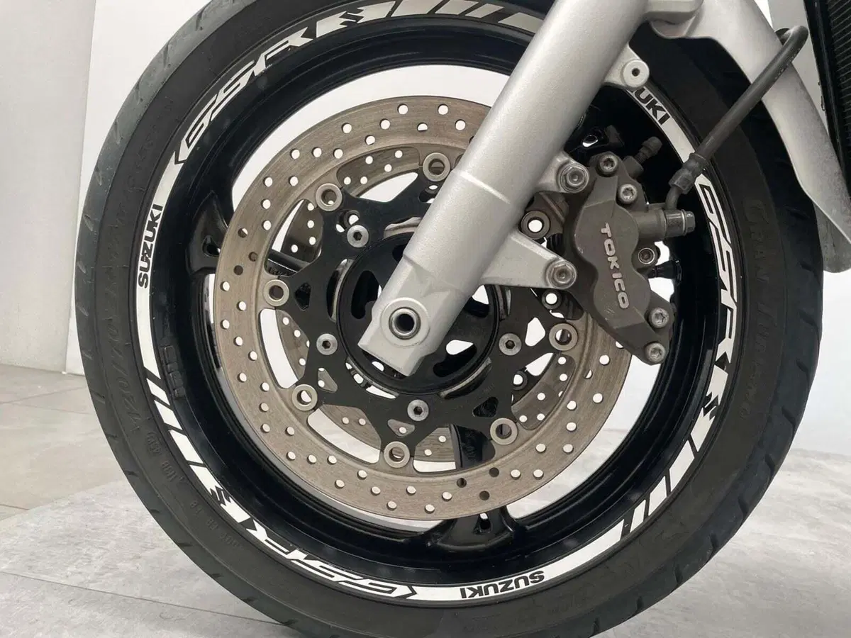 Suzuki GSR 600 (2006 - 11) (8)