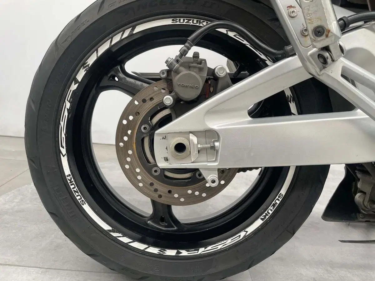 Suzuki GSR 600 (2006 - 11) (10)