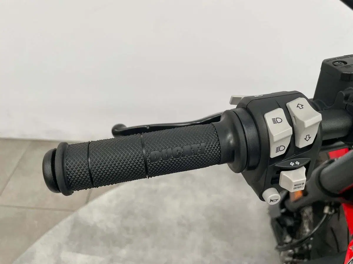 Ducati Scrambler 800 Urban Motard (2022) (6)