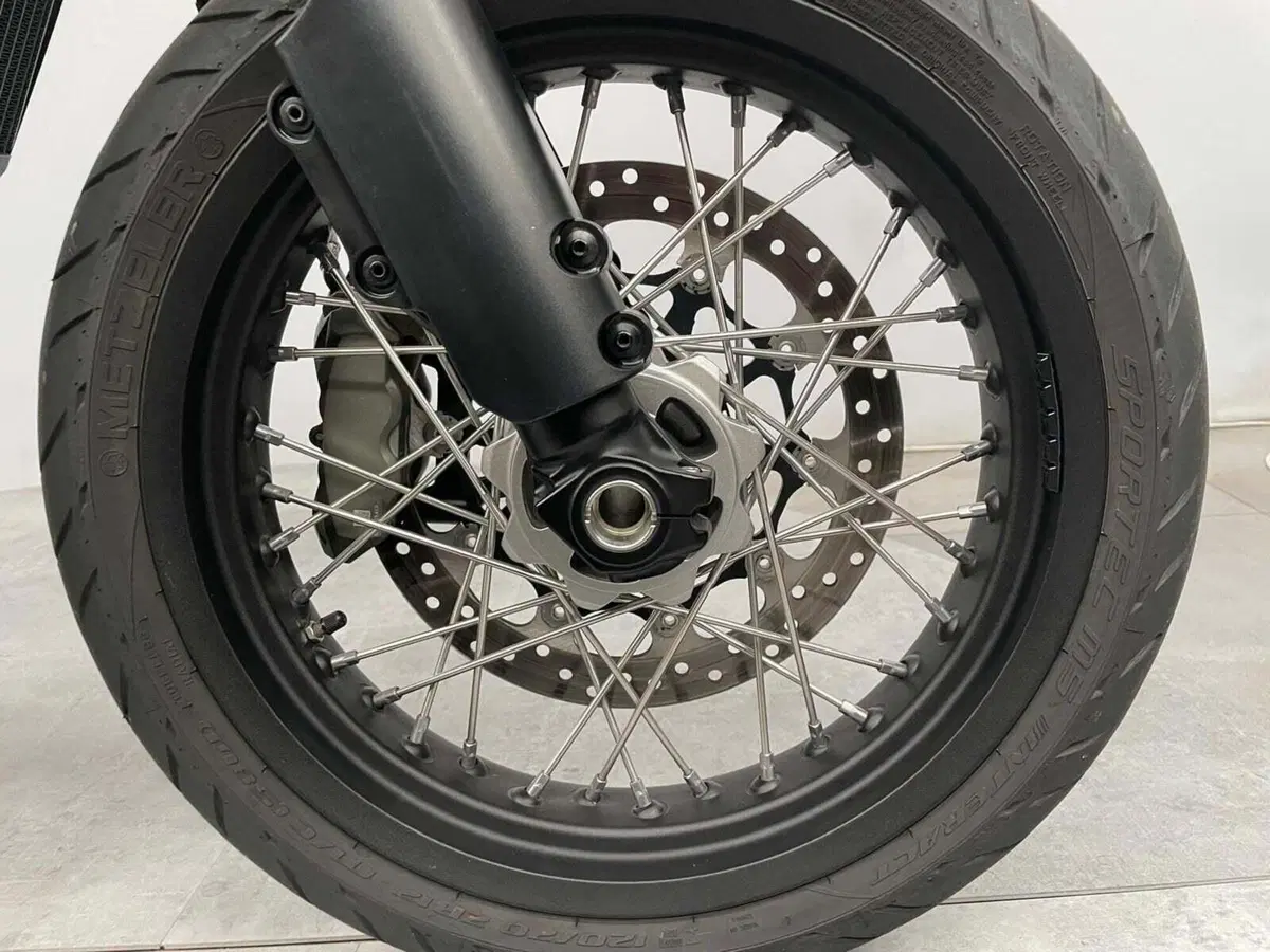 Ducati Scrambler 800 Urban Motard (2022) (14)