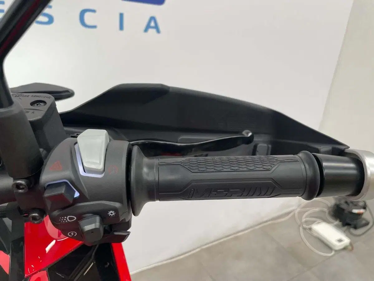 Moto Morini X-Cape 650 Gold Wheels Edition (2022 - 26) (7)