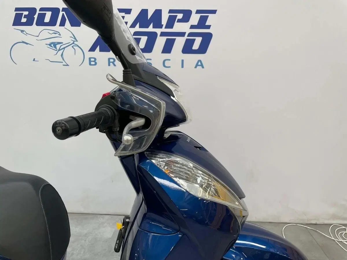 Honda SH 300 i ABS (2016 - 20) (3)