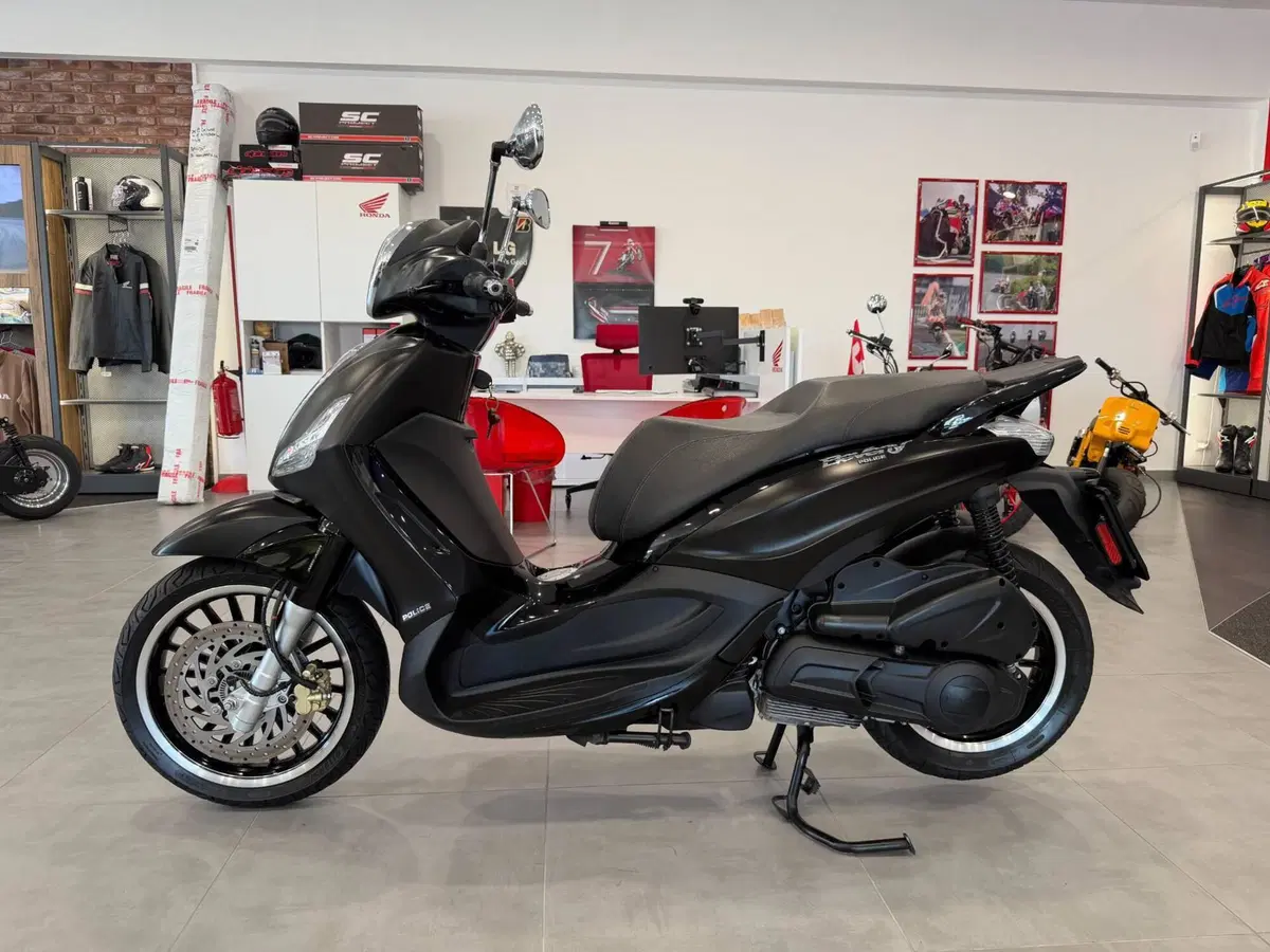 Piaggio Beverly 300 i.e. Police ABS-ASR (2017 - 20) (3)