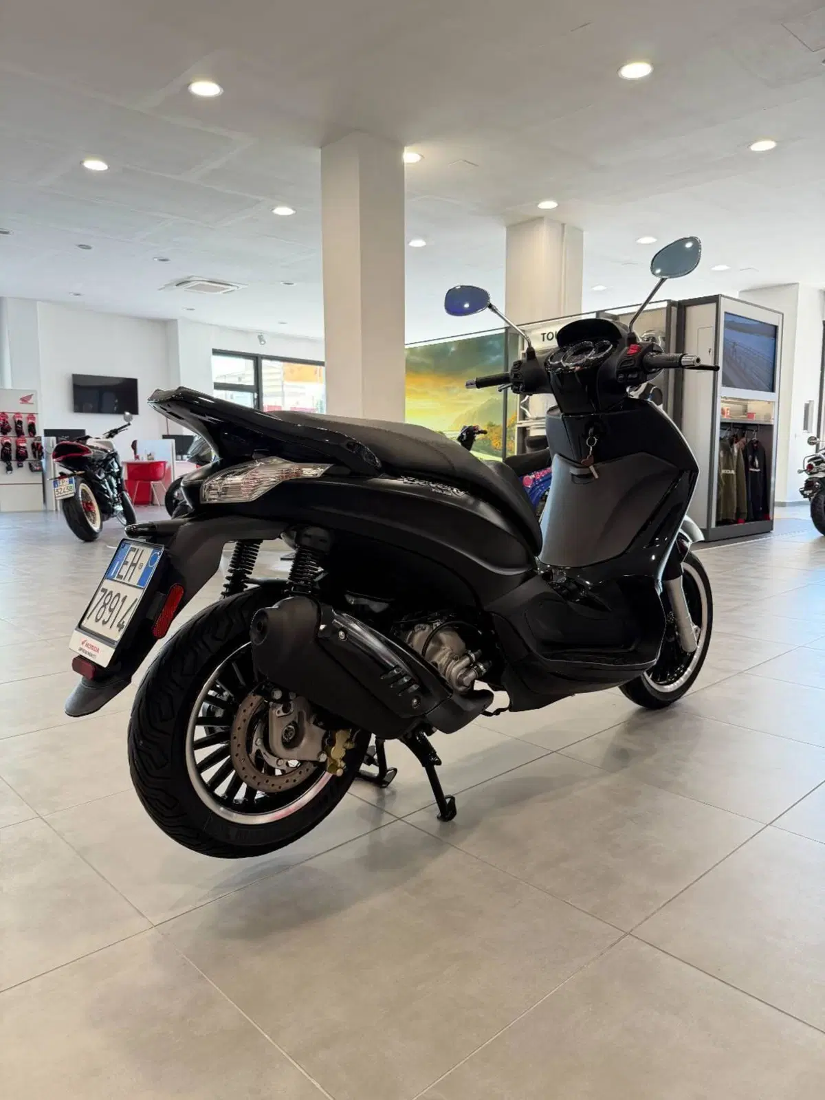 Piaggio Beverly 300 i.e. Police ABS-ASR (2017 - 20) (8)