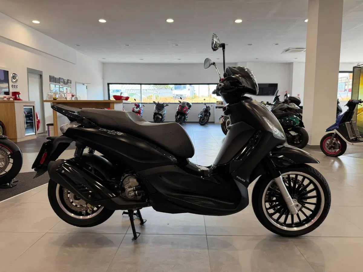 Piaggio Beverly 300 i.e. Police ABS-ASR (2017 - 20) (7)