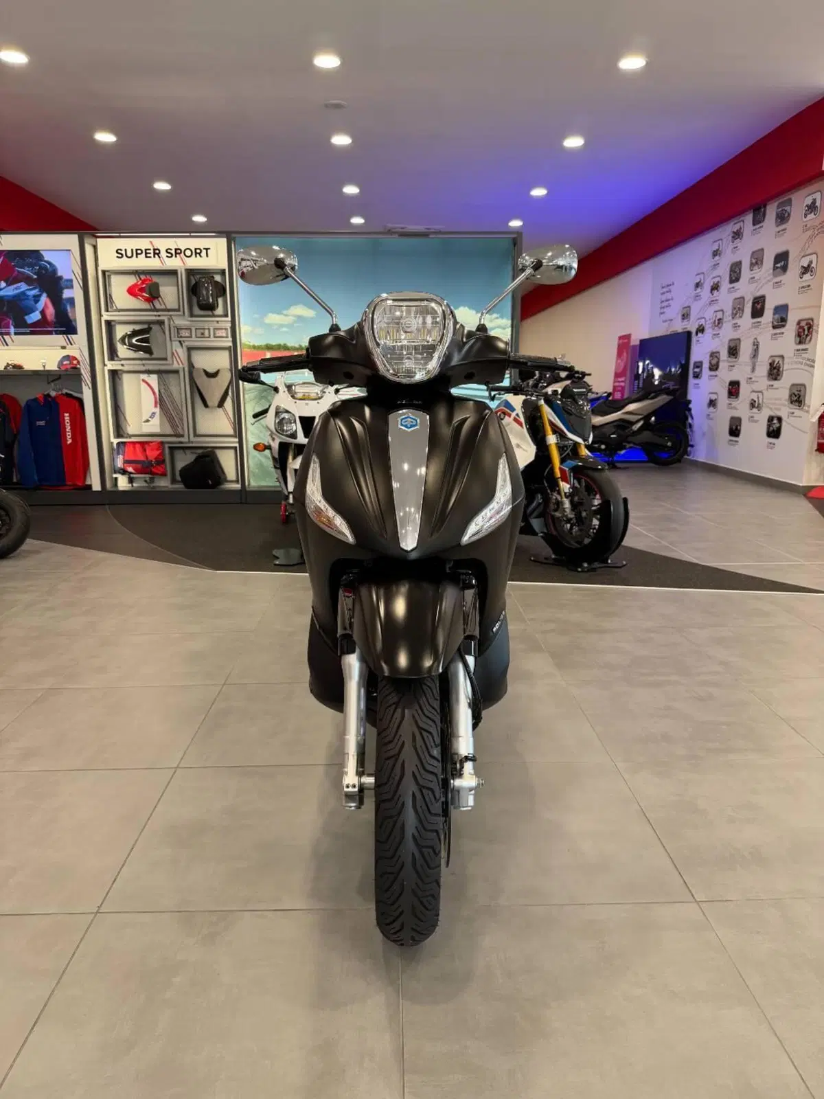 Piaggio Beverly 300 i.e. Police ABS-ASR (2017 - 20) (5)