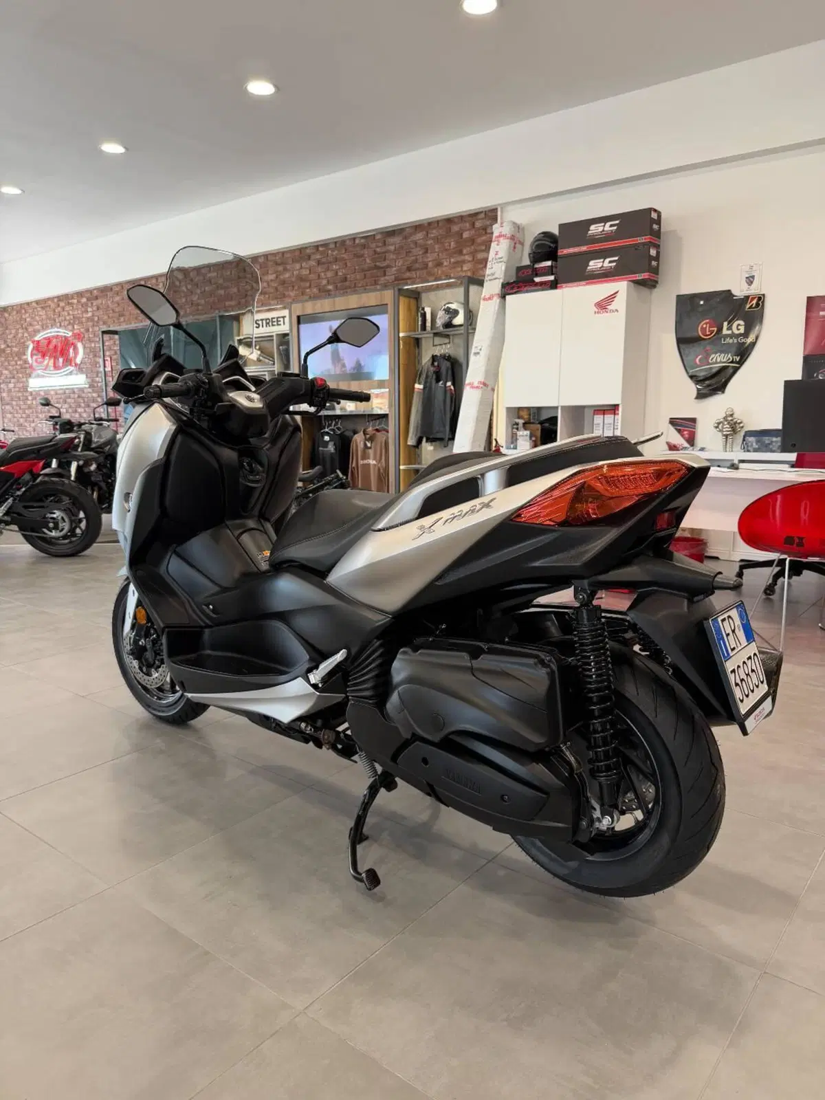 Yamaha X-Max 400 ABS (2017 - 20) (4)