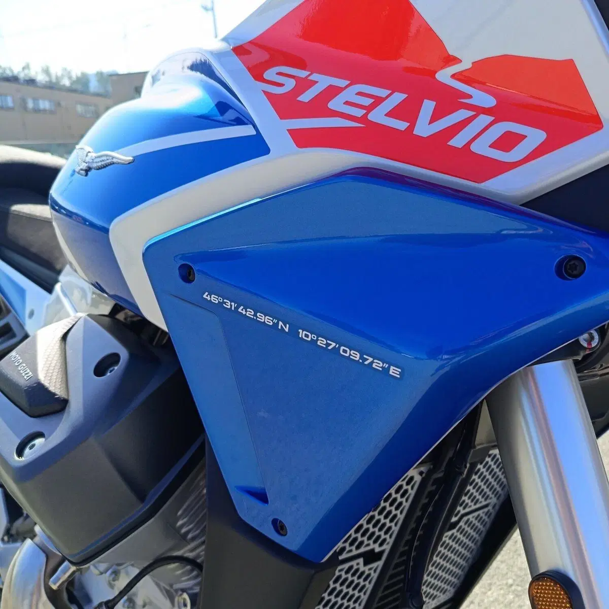 Moto Guzzi Stelvio Duecento Tributo (2025 - 26) (16)