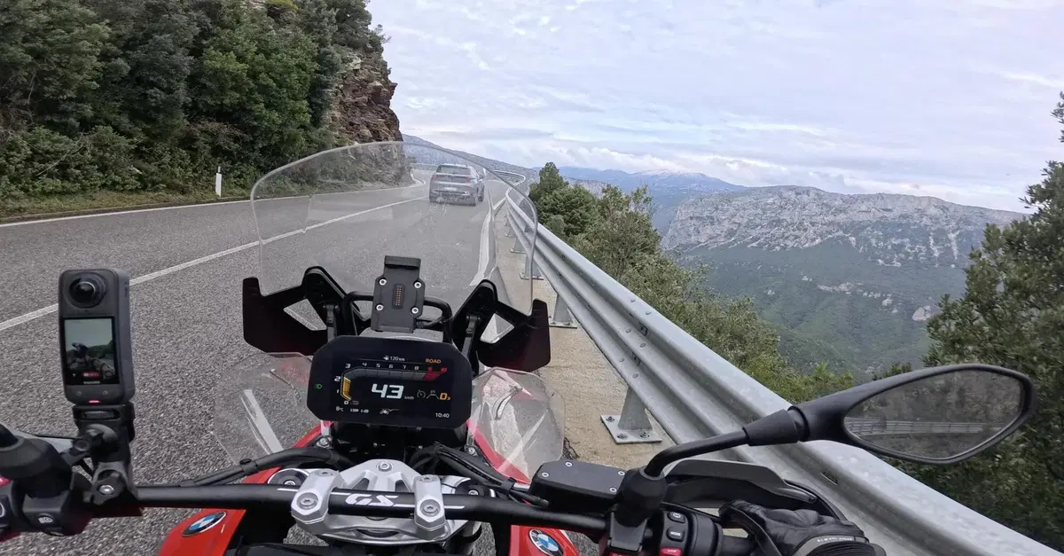 Nuovo Codice della Strada, multa per distrazione alla guida: colpir&agrave; anche chi va in moto?