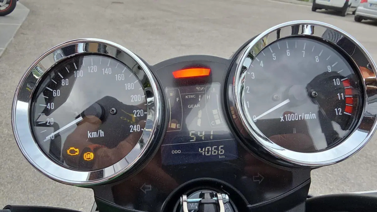 Kawasaki Z 900 RS (2022 - 25) (2)