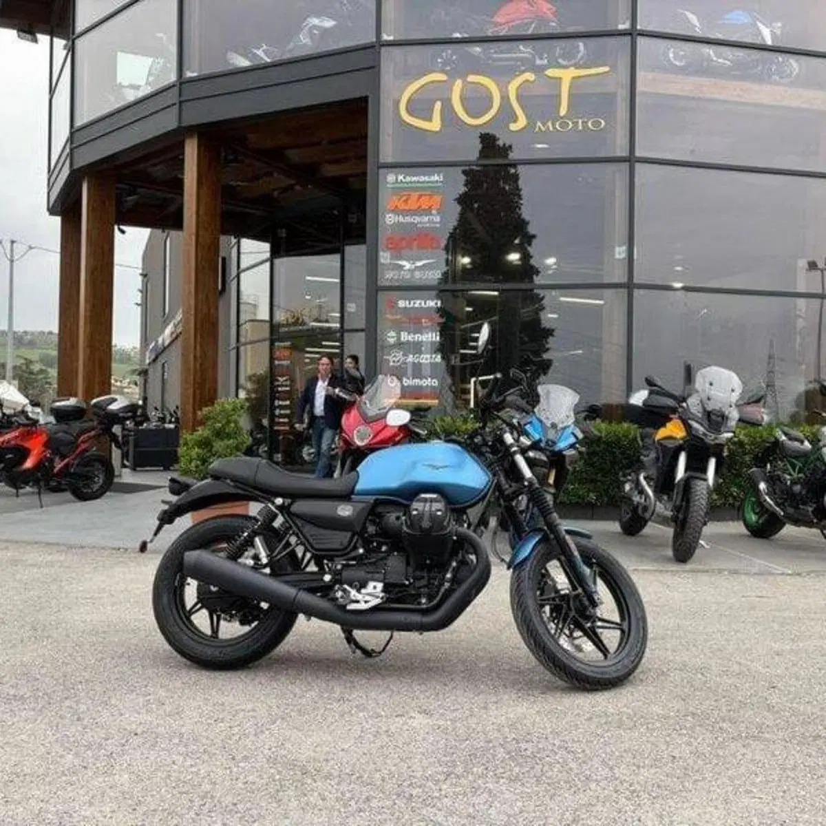Moto Guzzi V7 Stone (2025 - 26) (2)