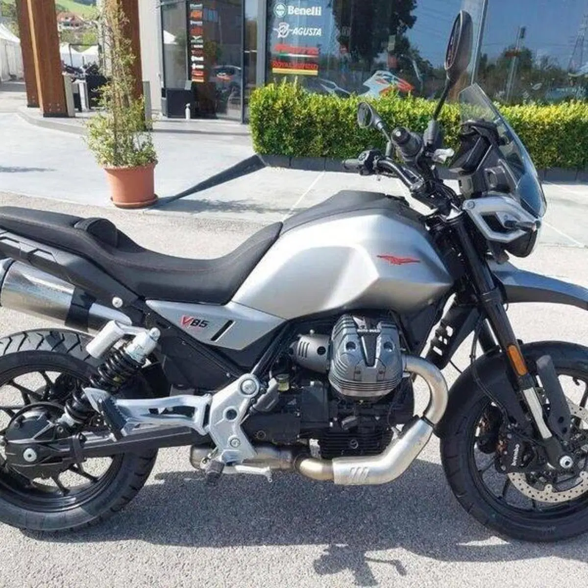 Moto Guzzi V85 Strada (2024 - 26) (3)