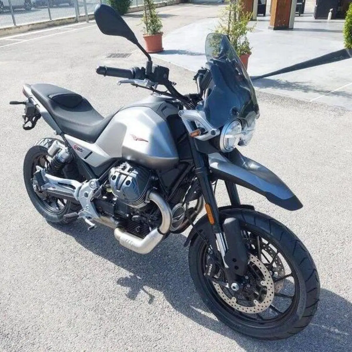 Moto Guzzi V85 Strada (2024 - 26) (4)