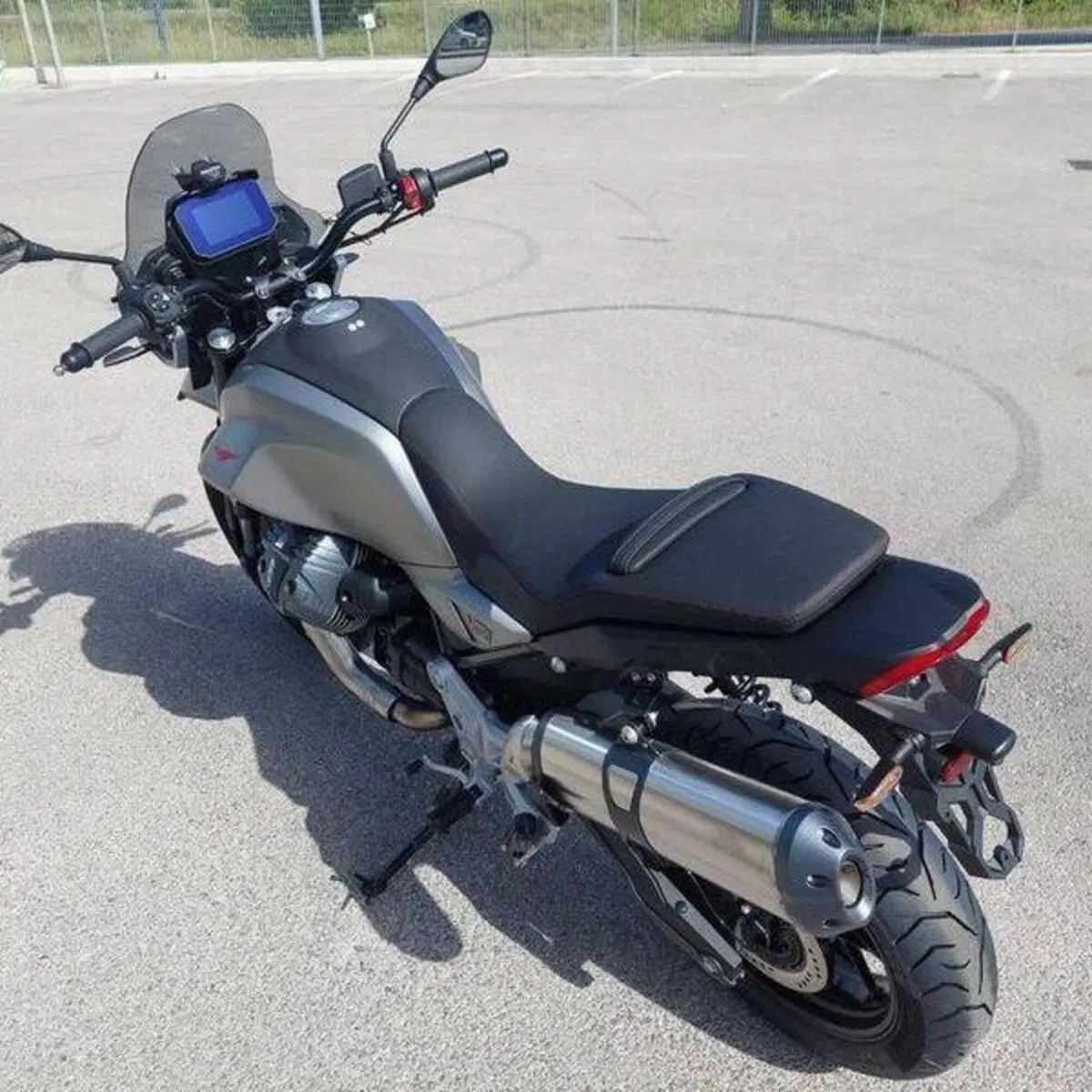 Moto Guzzi V85 Strada (2024 - 26) (7)