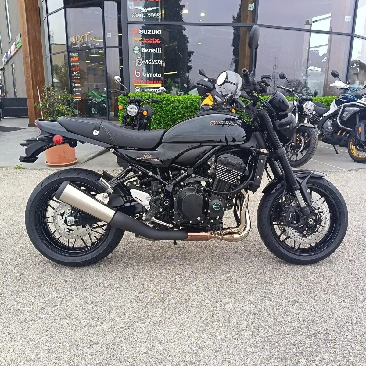 Kawasaki Z 900 RS Black Ball Edition (2026) (3)