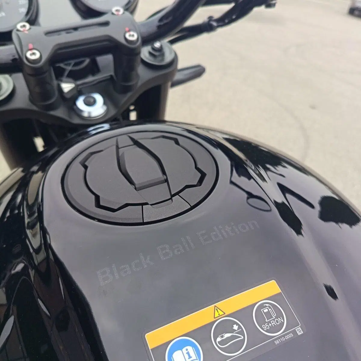 Kawasaki Z 900 RS Black Ball Edition (2026) (8)