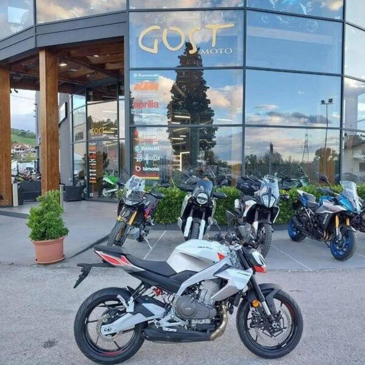 Aprilia Tuono 457 (2025 - 26) (3)