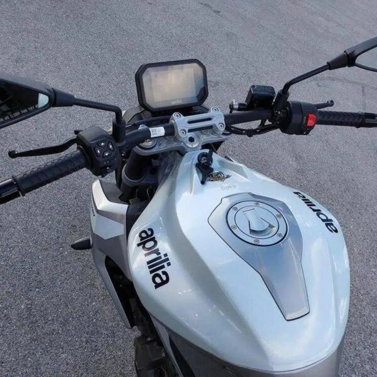 Aprilia Tuono 457 (2025 - 26) (9)