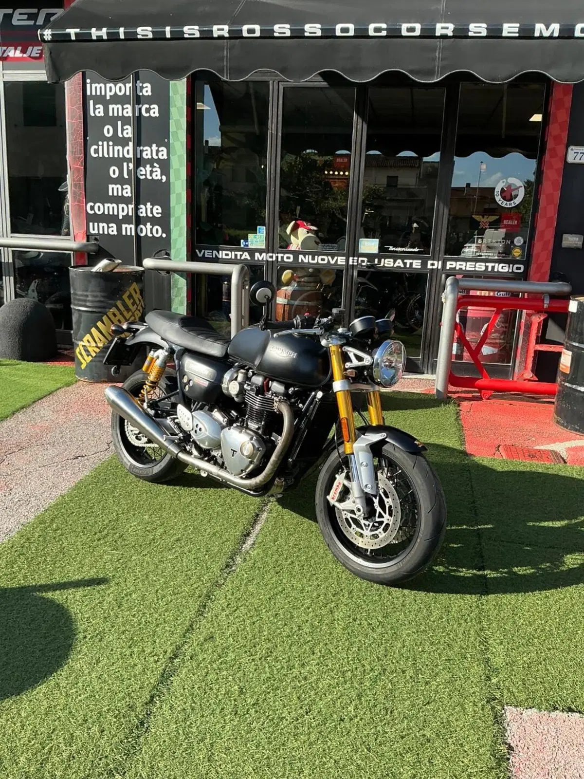 Triumph Thruxton 1200 R (2016) (2)