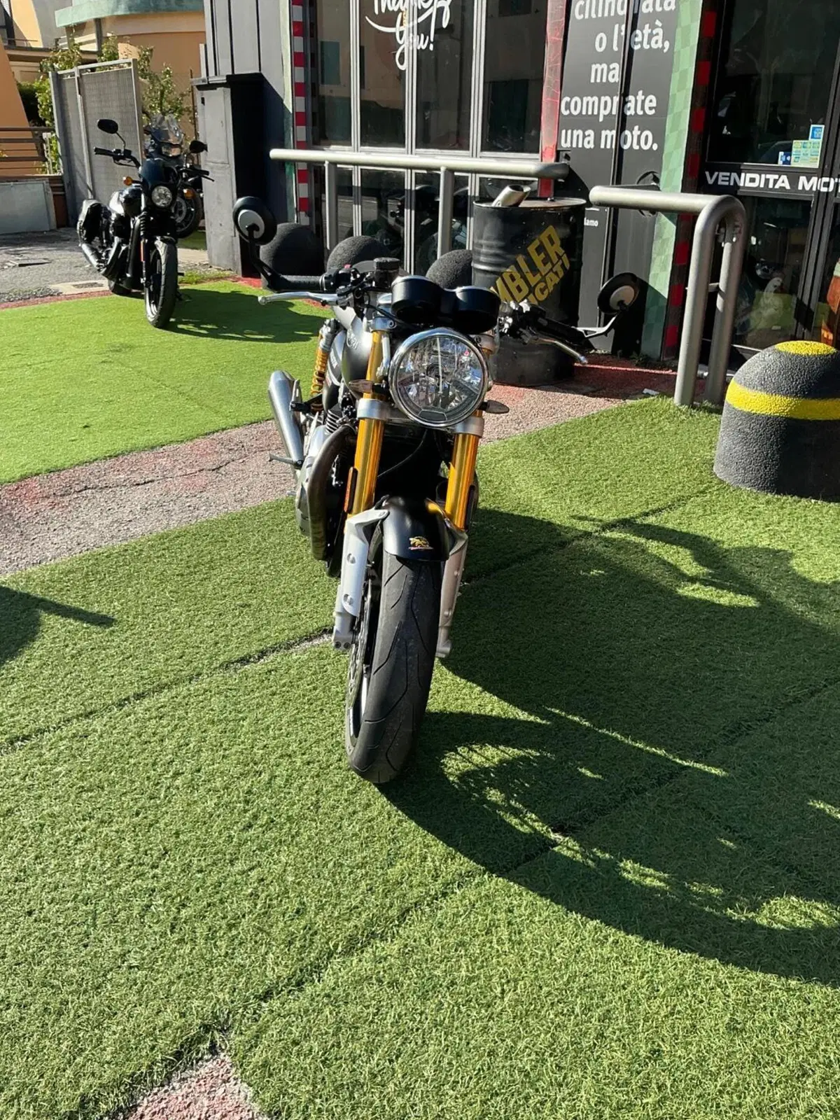 Triumph Thruxton 1200 R (2016) (3)