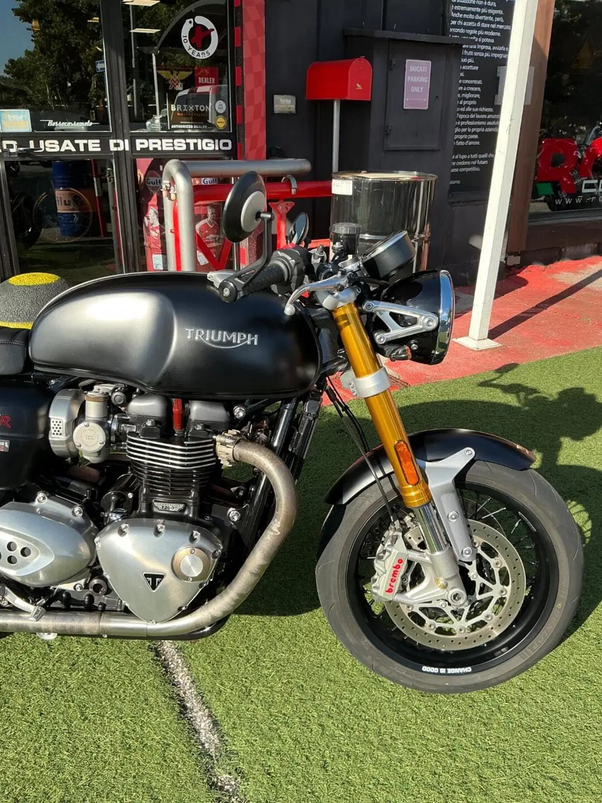 Triumph Thruxton 1200 R (2016) (8)
